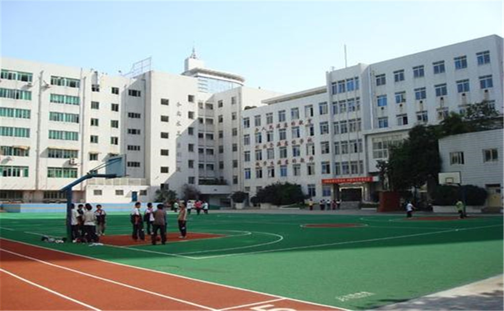 成都市西北中學(xué)的宿舍怎么樣？