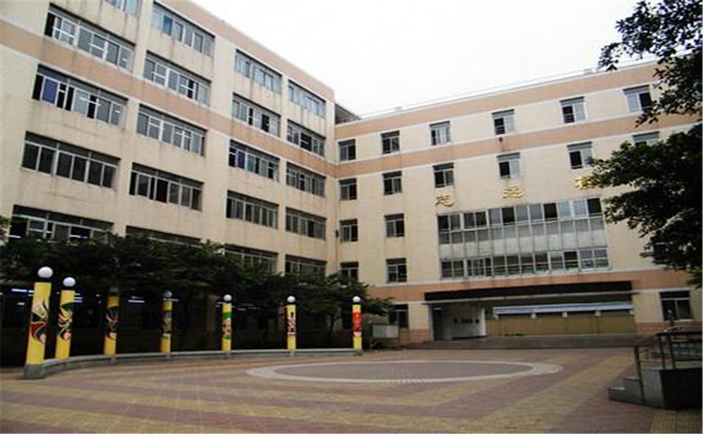 武侯高級(jí)中學(xué)的宿舍怎么樣？