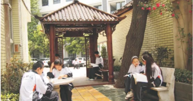 成都市第三十三中學的宿舍怎么樣？