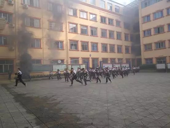 成都實(shí)驗(yàn)外國(guó)語學(xué)校的宿舍怎么樣？