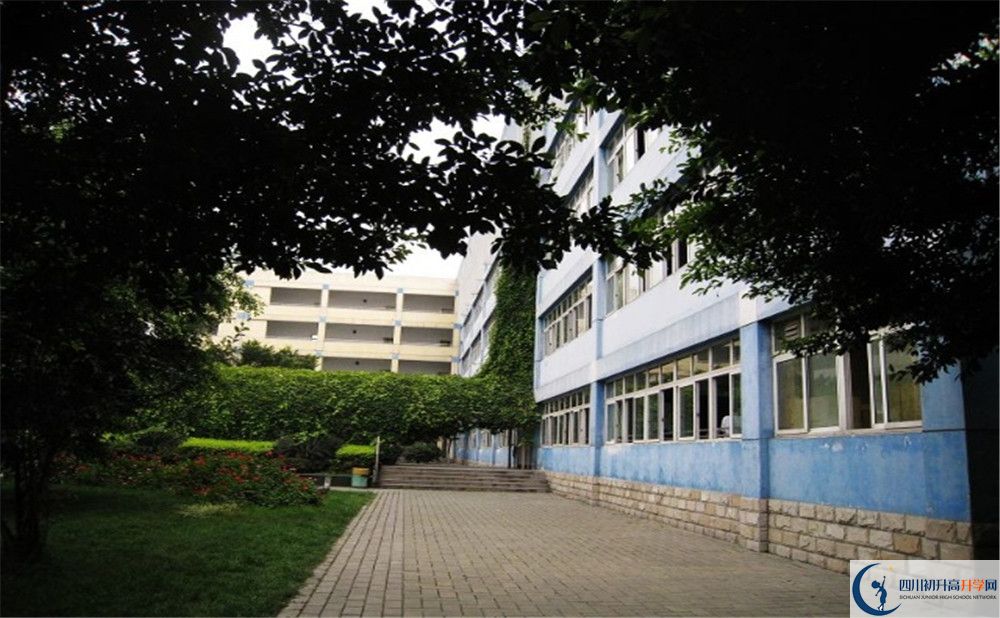 四川師范大學(xué)實(shí)驗(yàn)外國語學(xué)校高中本部的錄取分?jǐn)?shù)是多少？