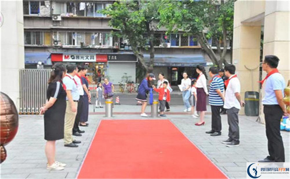 2020成都市石室聯(lián)中蜀華分校初升高的學(xué)費(fèi)是多少？