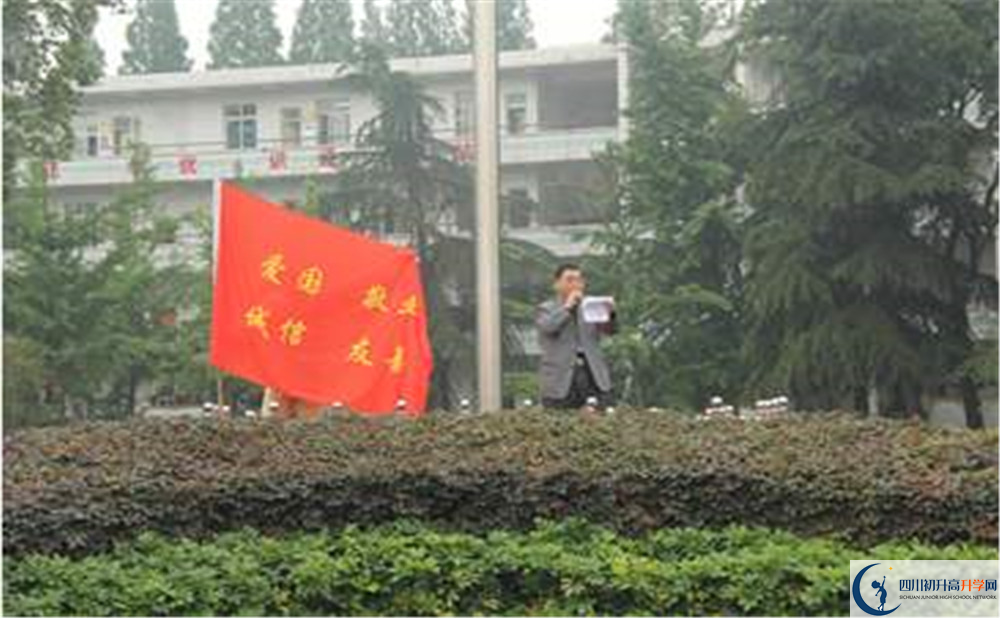 郫縣二中高中本部的錄取分?jǐn)?shù)是多少？