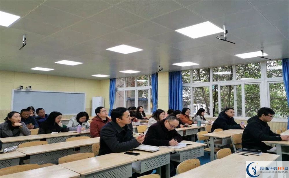 四川師范大學(xué)附屬中學(xué)是怎么樣的學(xué)校？