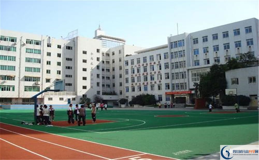 成都市西北中學(xué)的學(xué)費收費標(biāo)準(zhǔn)是多少錢？