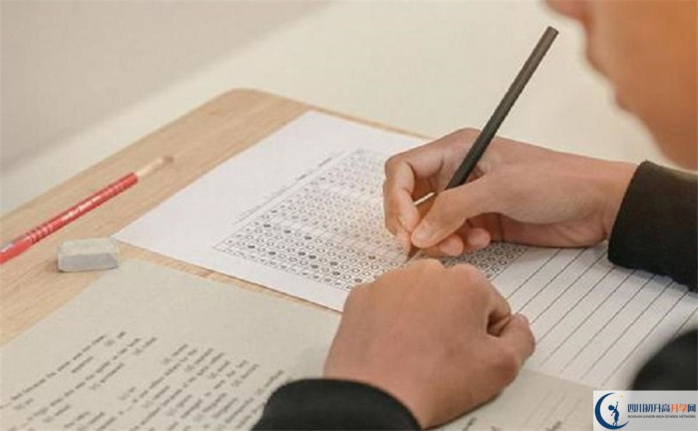 成都石室外國語學(xué)校是怎么樣的學(xué)校？