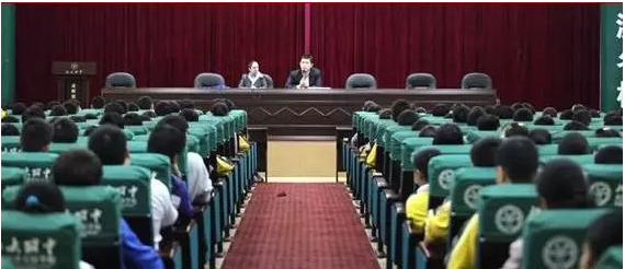 北大附中成都新津為明學(xué)校學(xué)費的收費標準是什么？