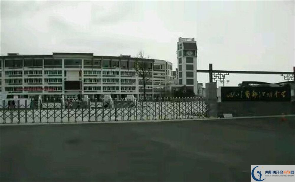 都江堰中學(xué)的2020分?jǐn)?shù)線是多少？