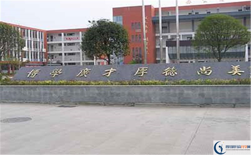 金堂中學(xué)的學(xué)費(fèi)大概是多少？