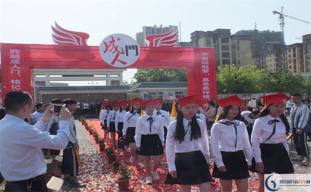 淮口中學(xué)的學(xué)費大概是多少？