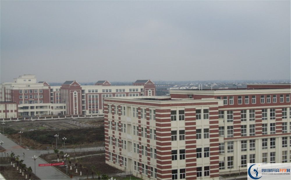 四川師范大學(xué)附屬第三實驗中學(xué)初升高的分?jǐn)?shù)線是多少？