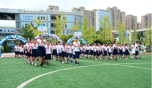 成都市泡桐樹(shù)中學(xué)的老師好不好？