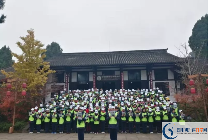 成都教科院附屬學(xué)校一年的學(xué)費是多少？