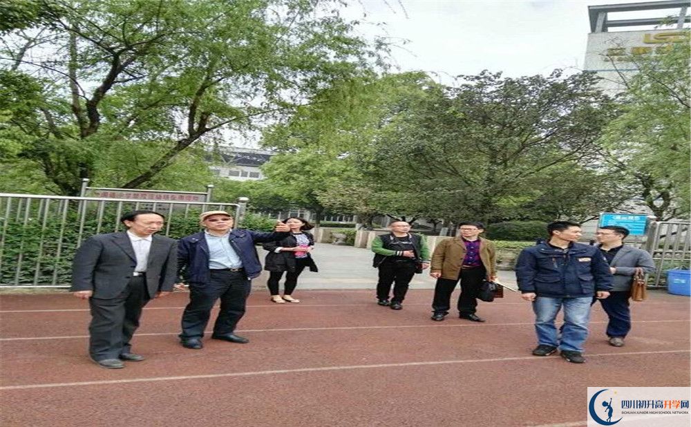 成都嘉祥外國語學(xué)校一年的學(xué)費是多少？
