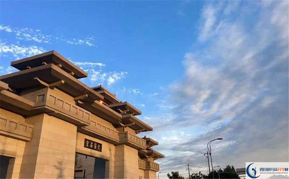 成都石室中學(xué)北湖校區(qū)的一年學(xué)費(fèi)是多少？