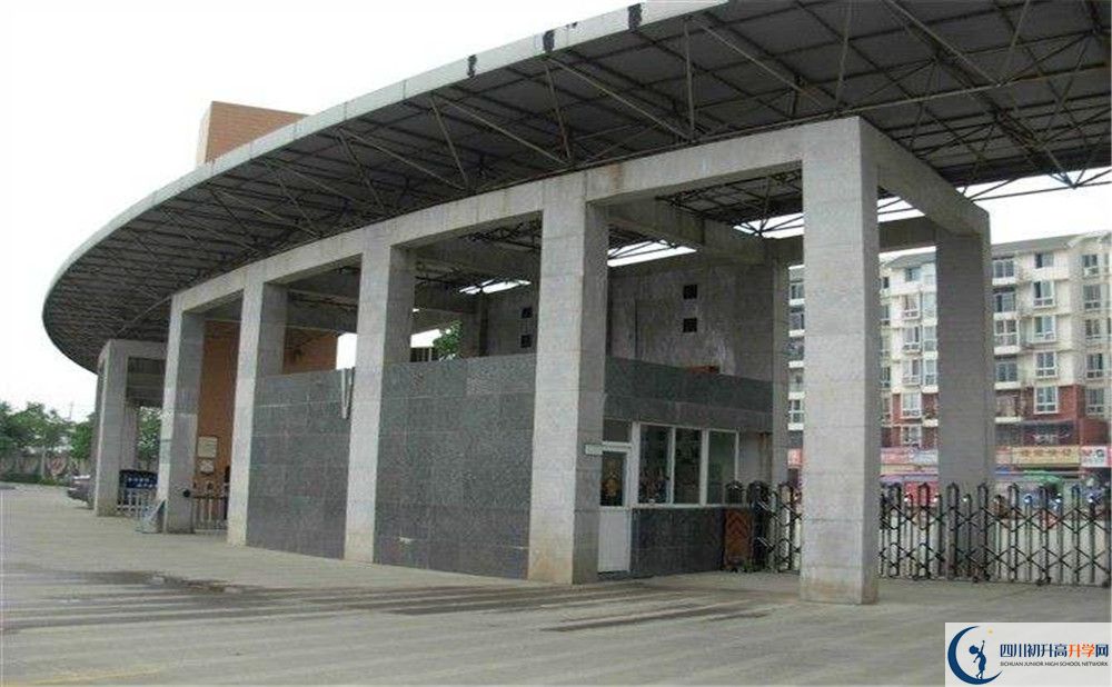成都市龍泉中學(xué)的老師好不好？