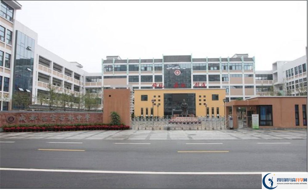 成都石室蜀都中學(xué)一年的學(xué)費(fèi)是多少錢？