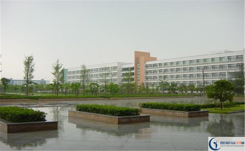 西南交通大學(xué)附屬中學(xué)的分?jǐn)?shù)線是多少？