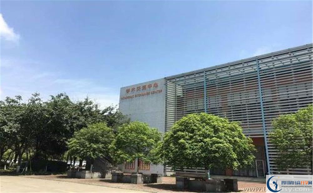 成都樹德中學(xué)光華校區(qū)一學(xué)期的學(xué)費(fèi)是多少？