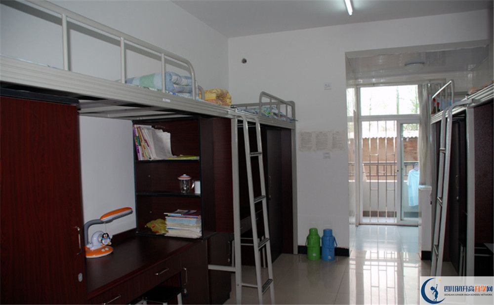成都樹德中學(xué)光華校區(qū)的高中住宿好不好？