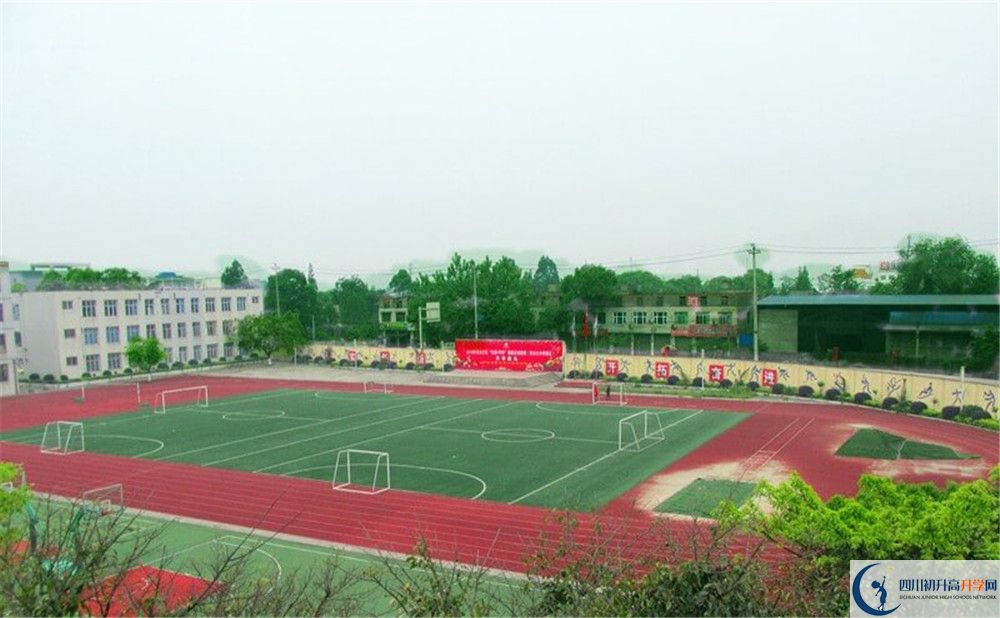 青白江中學(xué)一學(xué)期的學(xué)費(fèi)是多少？