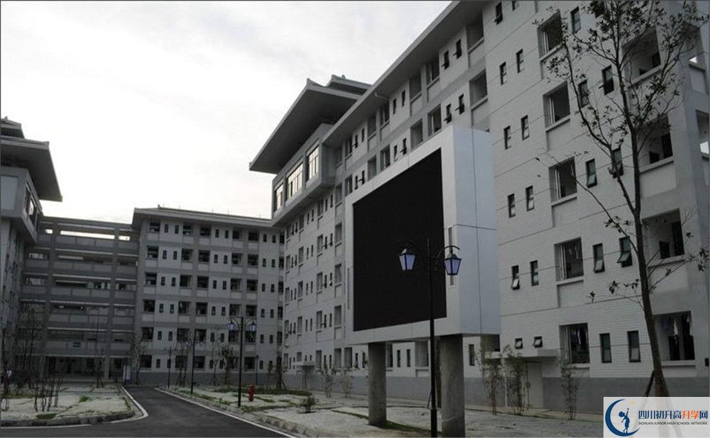 考成都石室中學(xué)北湖校區(qū)的分?jǐn)?shù)線是多少？