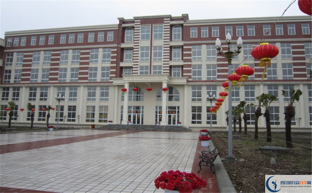 四川師范大學(xué)附屬第三實驗中學(xué)的學(xué)費一期是多少？