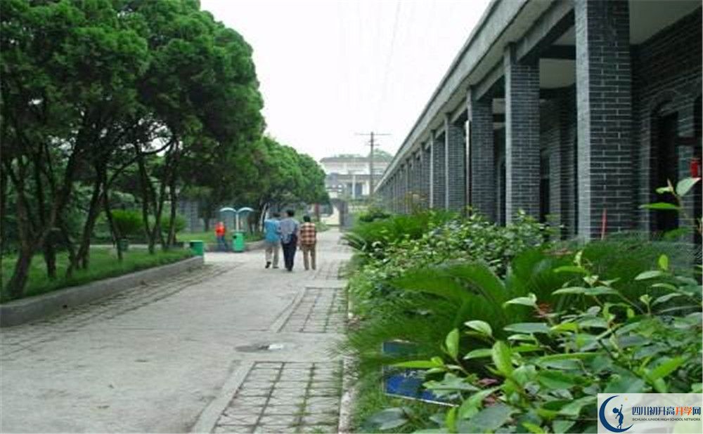 安仁中學(xué)的學(xué)費(fèi)一期是多少？