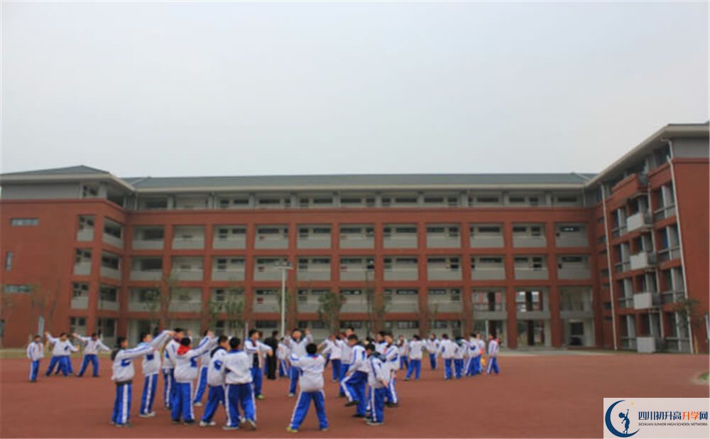 成都七中萬(wàn)達(dá)學(xué)校的分?jǐn)?shù)線大概是多少分？