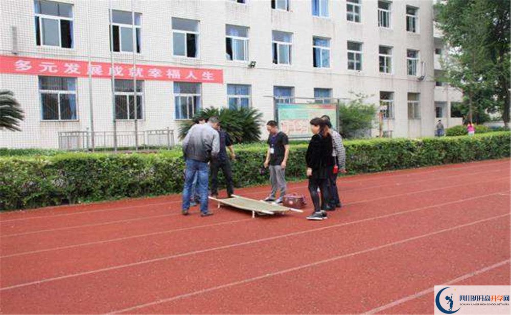 近幾年洛帶中學(xué)高中錄取的分數(shù)線是多少？