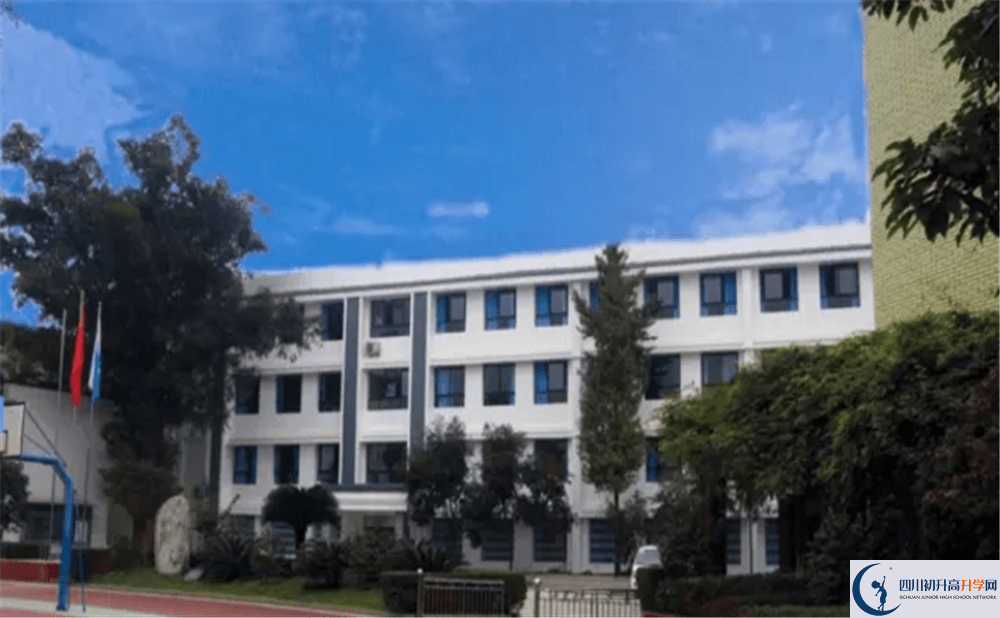 成都市第三十三中學高中歷年來的分數(shù)線是多少分？