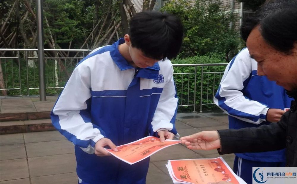 成都石室佳興外國語學(xué)校2020年錄取條件是什么？