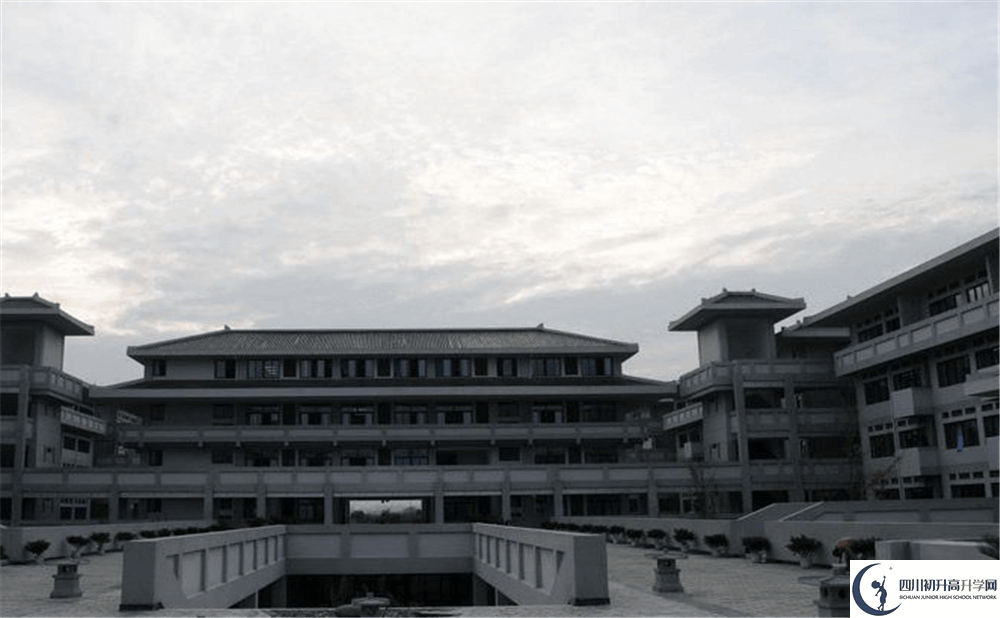 成都石室中學(xué)北湖校區(qū)的學(xué)校地址在哪里？