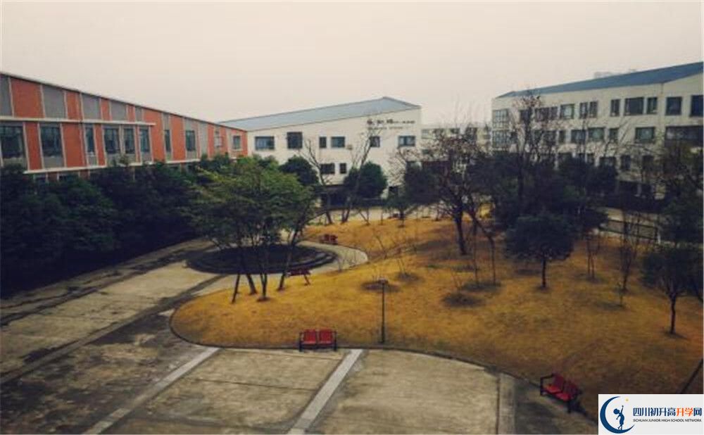 成都實(shí)驗(yàn)外國語學(xué)校（西區(qū)）高一多久放一次假？