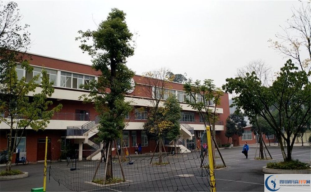 成都七中八一學(xué)校初升高自主招生的錄取線是多少？