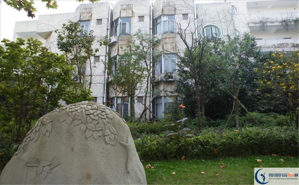 四川師范大學(xué)附屬中學(xué)住宿費(fèi)用是多少？
