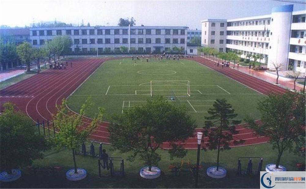 成都成飛中學住宿費用是多少錢？
