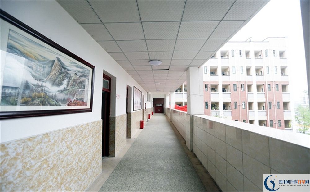 都江堰育才學(xué)校住宿費用是多少？