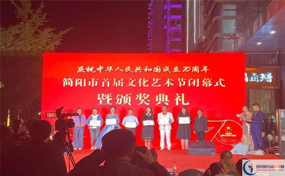 石橋中學高一多久放一次假？					