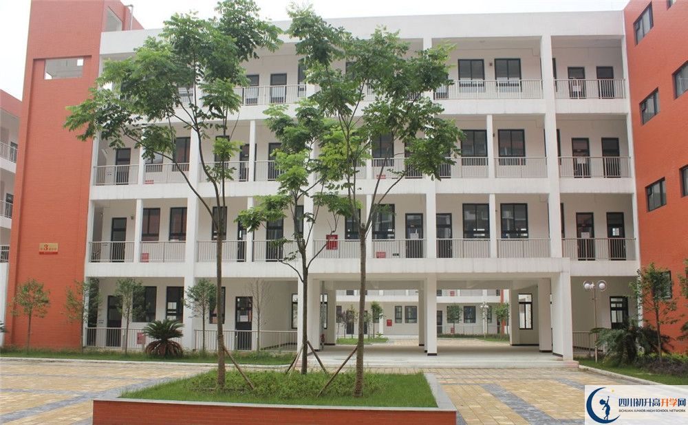 金堂中學(xué)住宿費(fèi)用是多少？