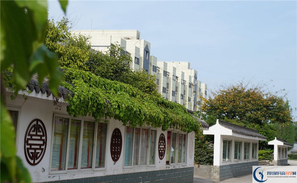 高板中學(xué)住宿費用是多少？