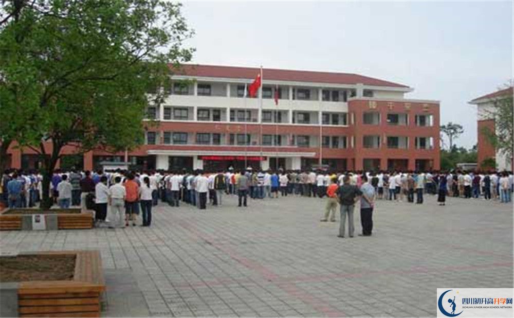 邛崍一中高一多久放一次假呢？