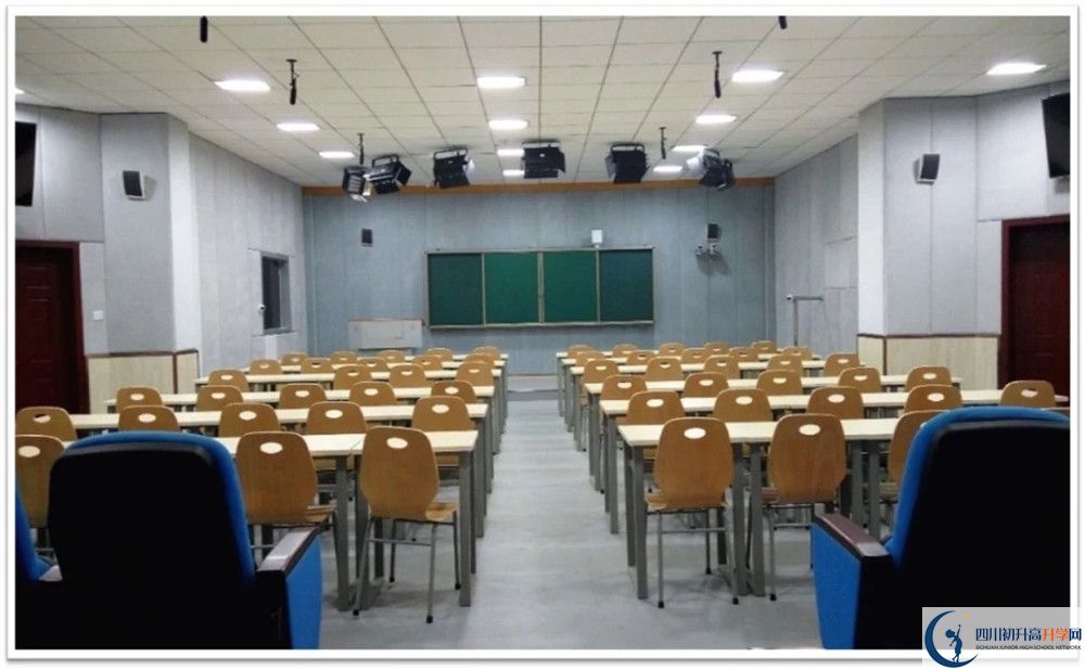 成都石室中學(xué)的高中住宿怎么樣？