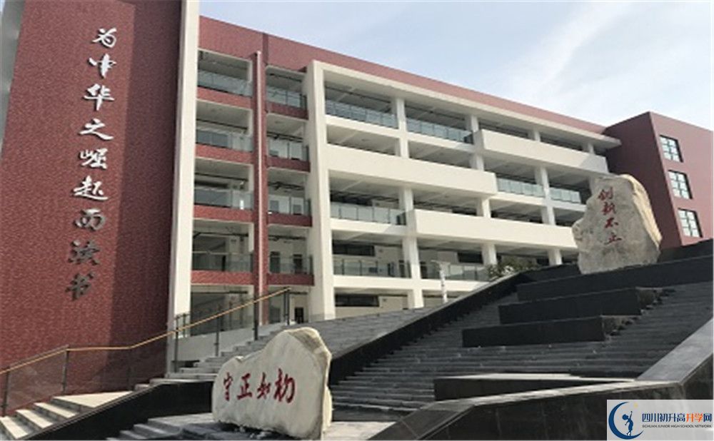 北京第二外國語學(xué)院成都附屬中學(xué)的高中住宿怎么樣？
