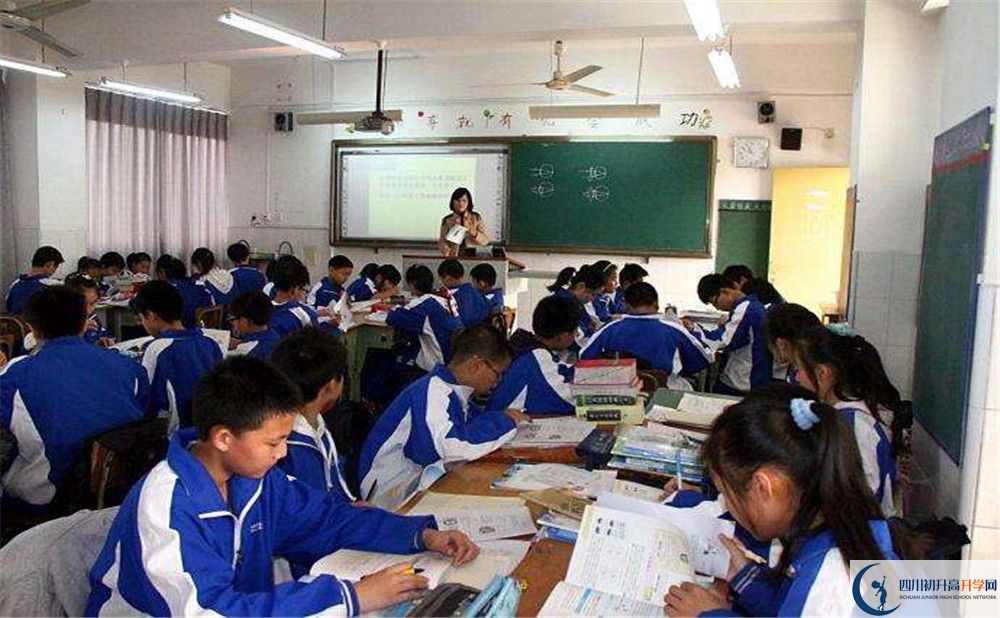 成都市第三十八中學(xué)高中住宿怎么樣？