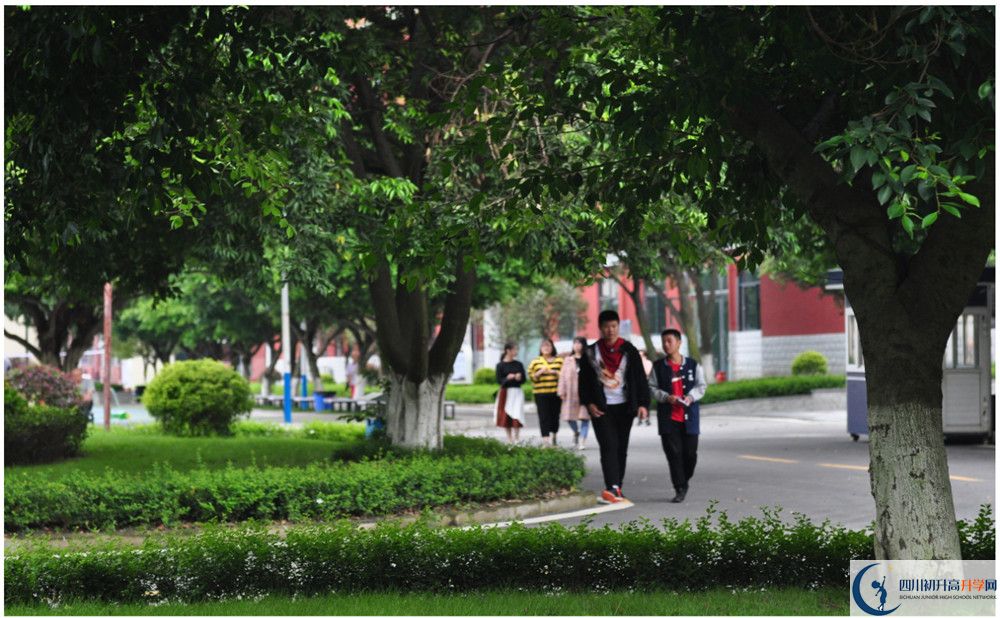 成都綿實外國語學校的高中住宿怎么樣？