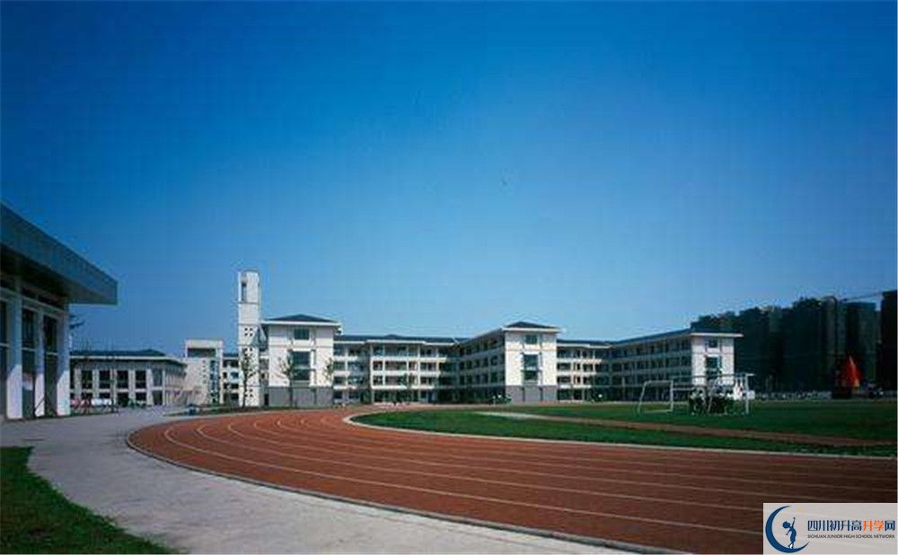 都江堰外國語實驗學(xué)校的高中住宿怎么樣？