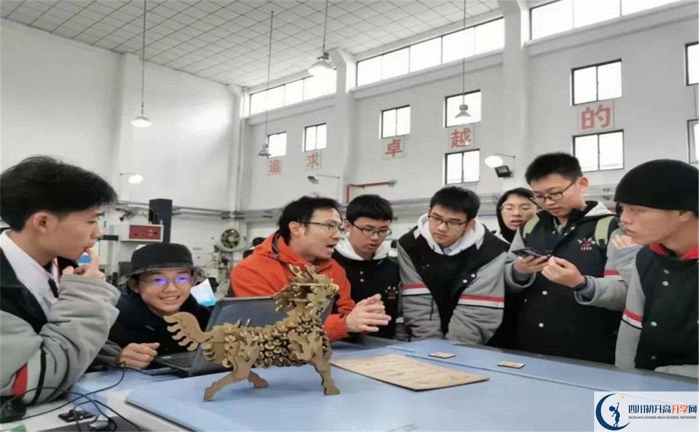 成都新津?yàn)槊鲗W(xué)校2020年外地生學(xué)費(fèi)是多少？