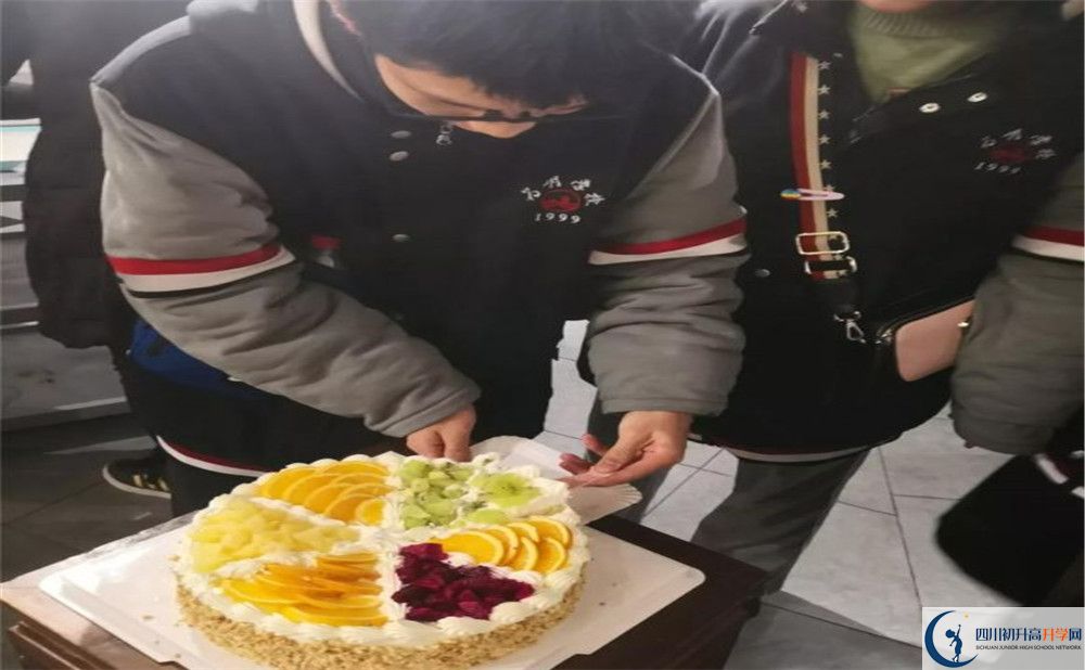 成都新津?yàn)槊鲗W(xué)校高中部地址在哪？