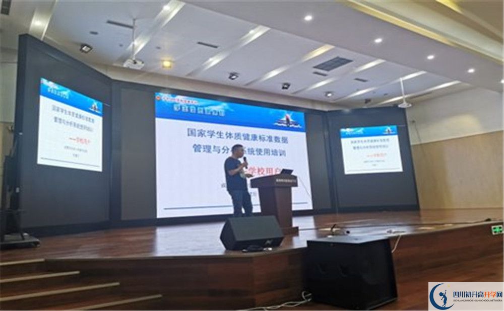 成都教科院附屬學校平行班與實驗班差多少？